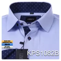 modrá košile s tmavými doplňky