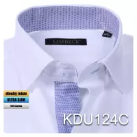 bílá košile s modrými doplňky