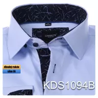 modrá košile s tmavými doplňky