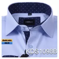 modrá košile s tmavými doplňky
