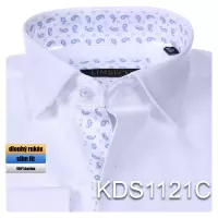 bílá košile s modrými doplňky