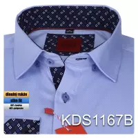 modrá košile se zajímavými doplňky