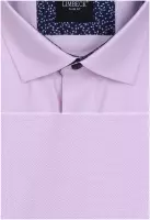 růžová košile s tmavě modrými doplňky