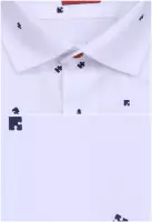 bílá košile s decetním vzorem