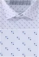 bílá košile s doplňky