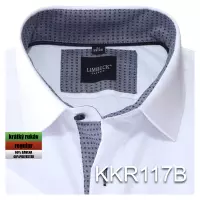 bílá košile s jeans doplňky