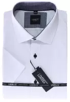 bílá košile s jeans doplňky