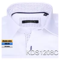 bílá košile s jemnými modrými doplňky