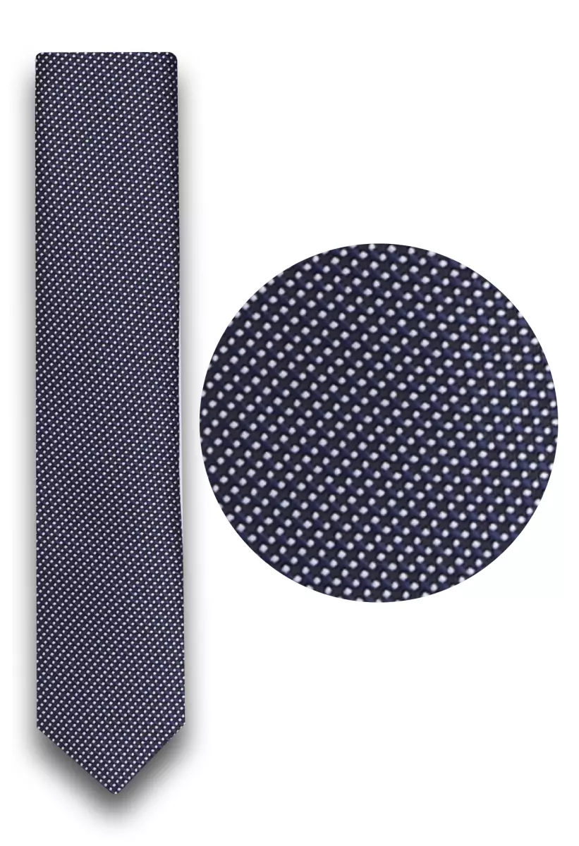 modrá kravata s texturou