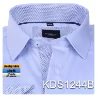 modrá košile s modrými doplňky