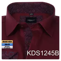 vínová košile se zajímavými doplňky