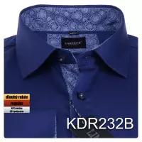 modrá košile s modrými doplňky
