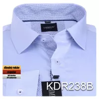 modrá košile s modrými doplňky