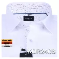 bílá košile s jemnými doplňky