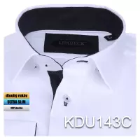 bílá košile s černými doplňky