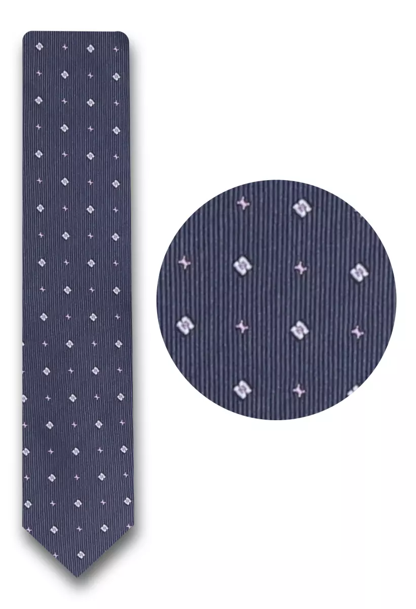 šedá kravata s jemným vzorem