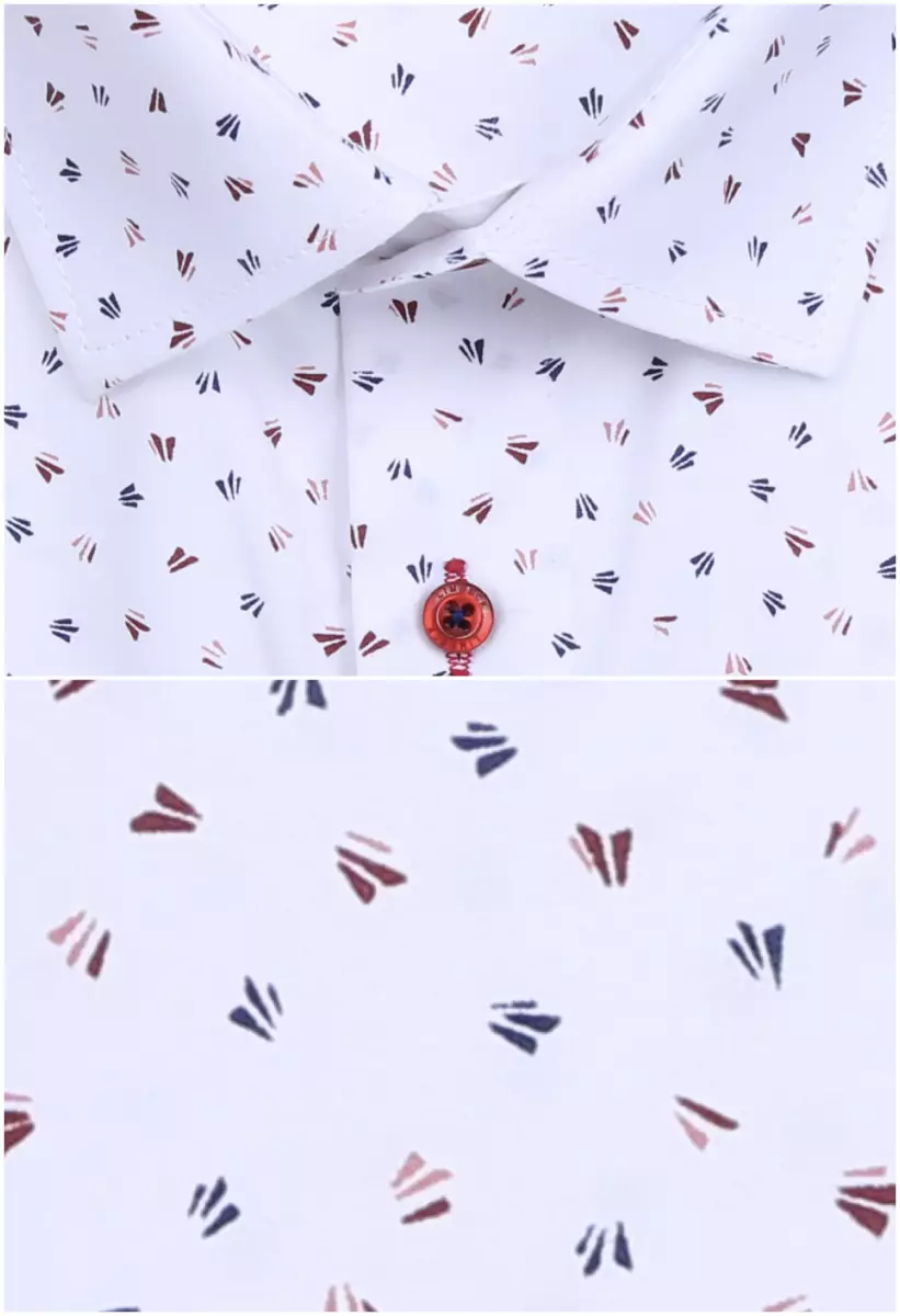 bílá košile s červenomodrými doplňky