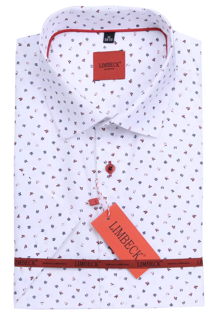 bílá košile s červenomodrými doplňky
