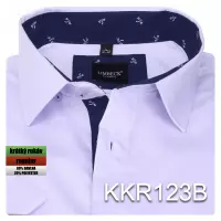 fialová košile s doplňky