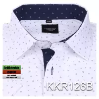 bílá košile s drobným vzorem