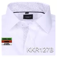 bílá košile s doplňky