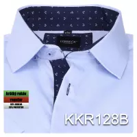 světle modrá košile s tmavými doplňky