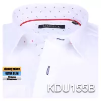 bílá košile s modrými a červenými doplňky