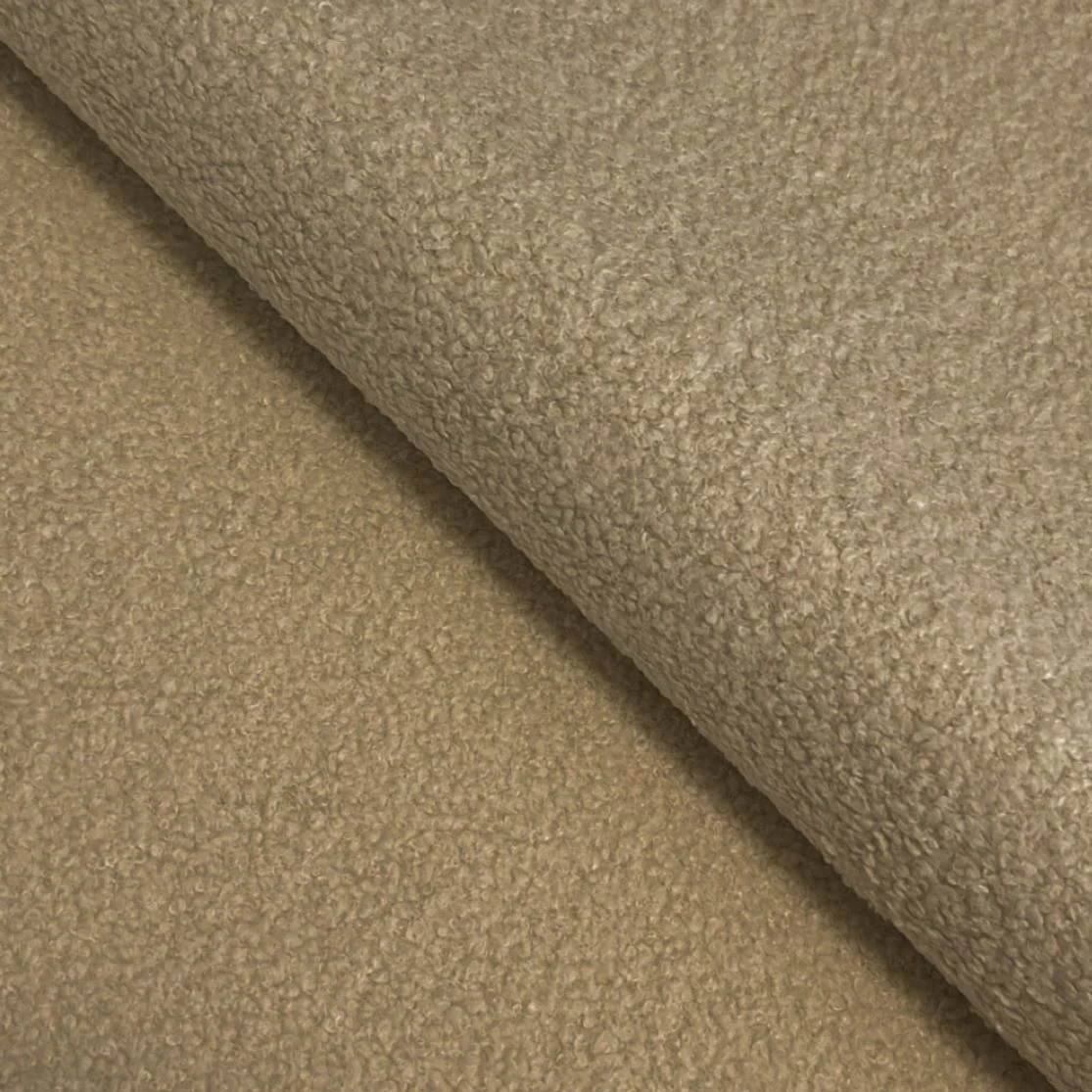 béžová (lambi 10)