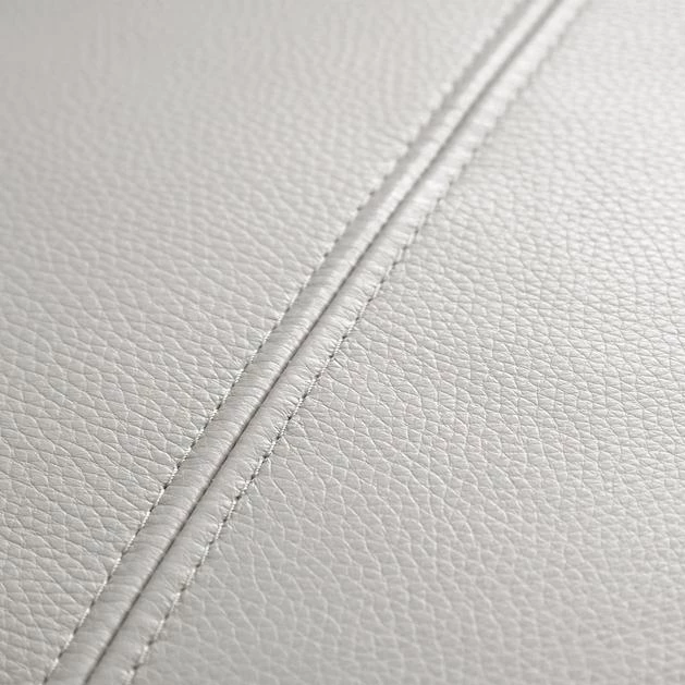 rovnaká ako farba kože