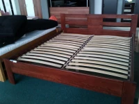 Masivní postel Maja