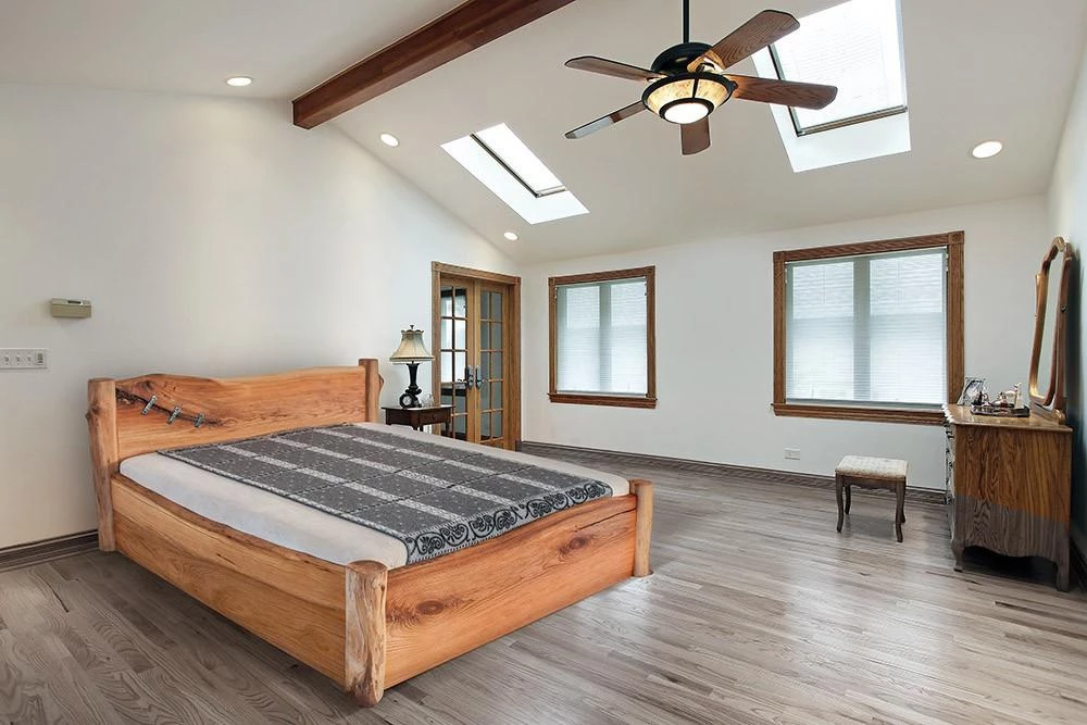 Masívna designová posteľ ADANA s úložným priestorom z brestového dreva