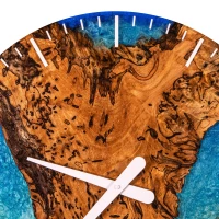 Prémiové dřevěné hodiny s pryskyřicí Ø 50cm - špaltovaný buk, The Earth