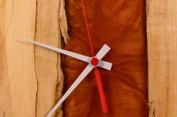 Dřevěné hodiny s pryskyřicí Ø 30CM - kaštan, oranžová perleť