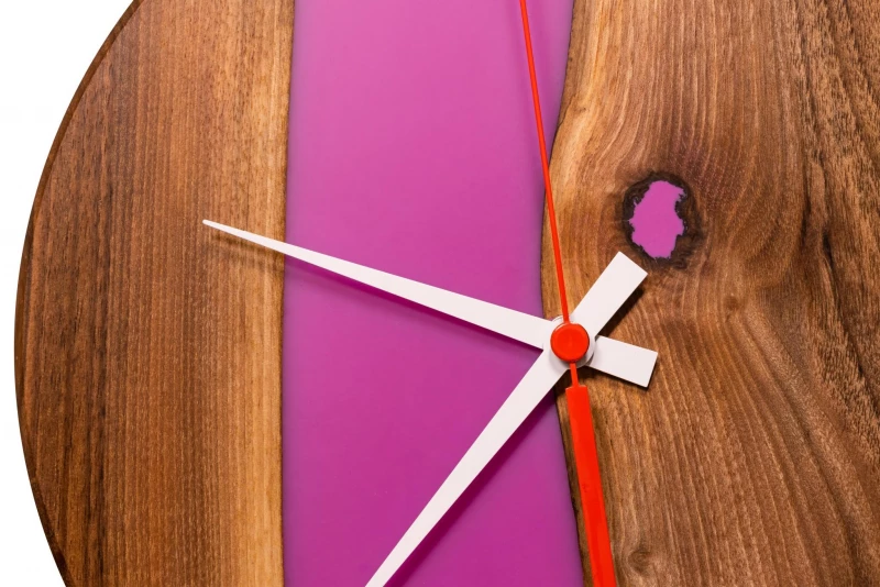 Drevené hodiny s epoxidovou živicou Ø 30cm - orech, ružová
