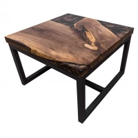 Konferenčný stolík z orechového dreva s čierno-zlatou epoxidovou živicou 55x55