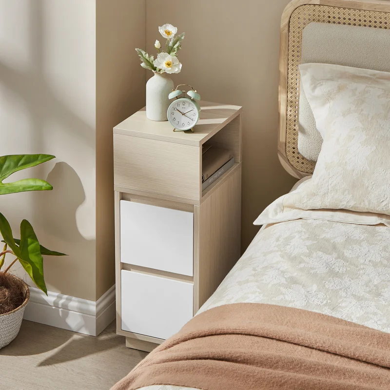Úzky nočný stolík so zásuvkami