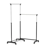 Věšák dvouramenný, černý plast.