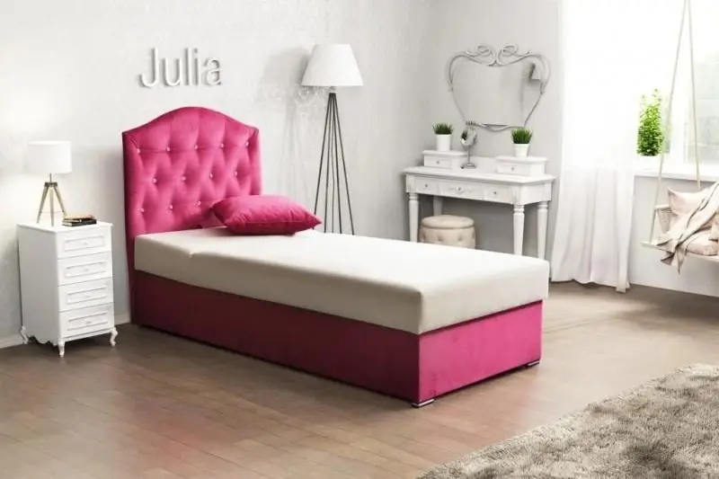 Čalouněná postel Julia